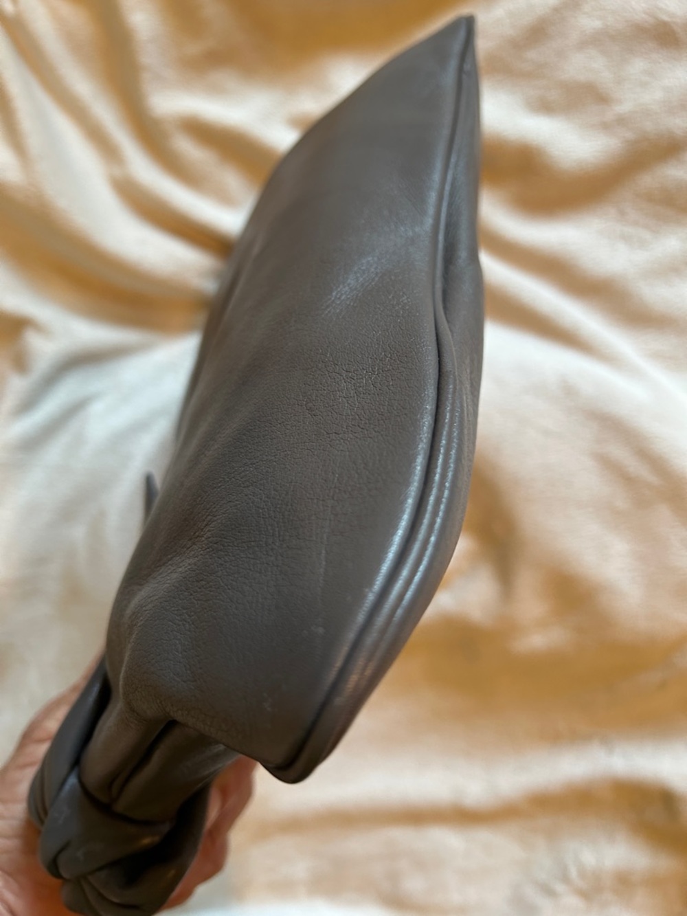 Brio Vintage Gray Leather Knot Clutch - Picture 5 of 9